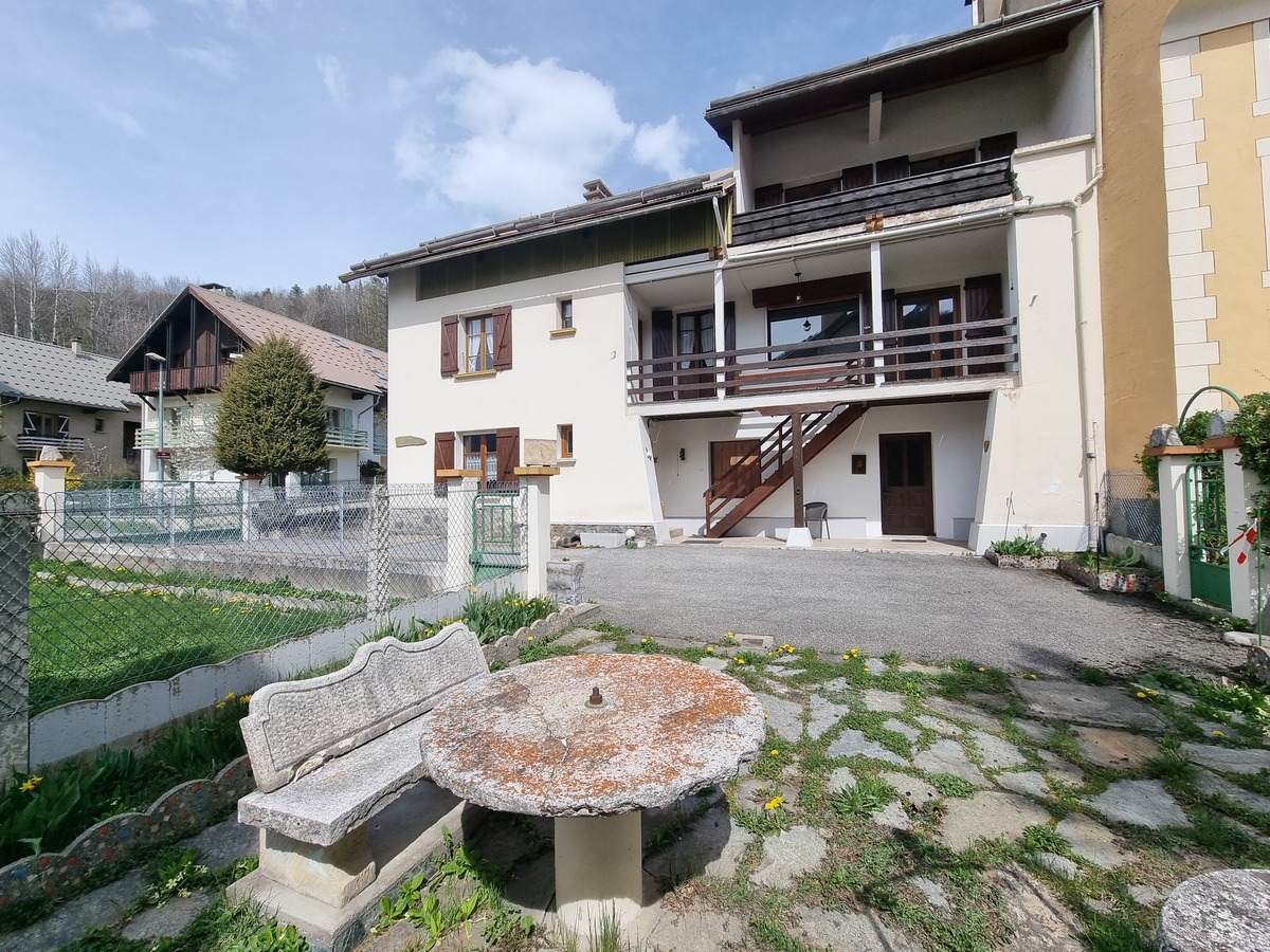 Maison - 05330